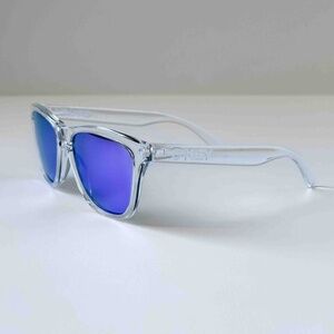Oakley Frogskins Polished Clear with Violet Iridium Lenses